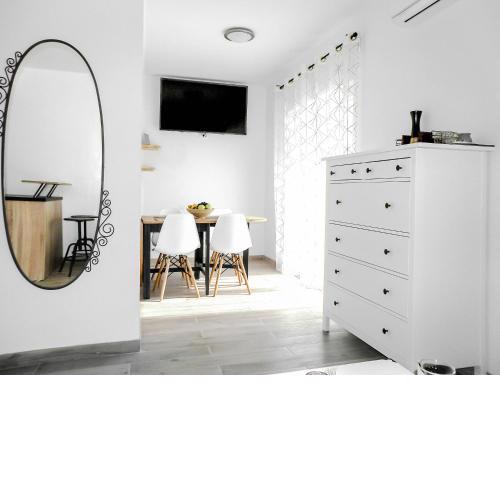 Apartment with terrace and free parking - Beach nearby