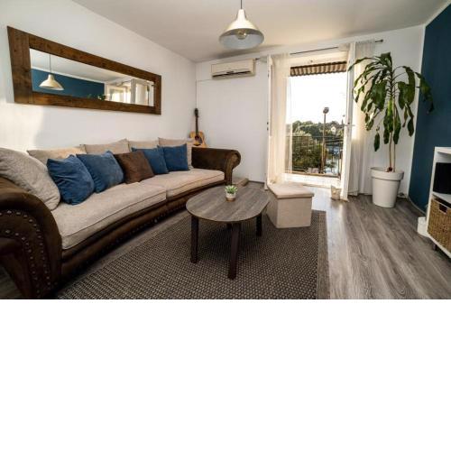 Apartment with view on city marine