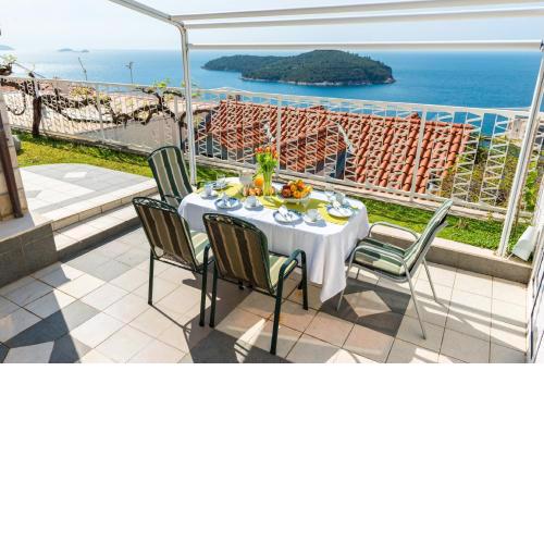 Apartments and Room Lora