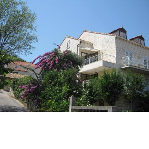 Apartments and Rooms Artemida