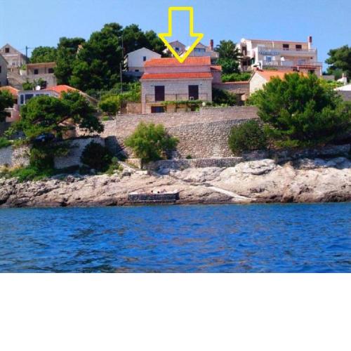 Apartments and rooms Ref - 20 m from sea