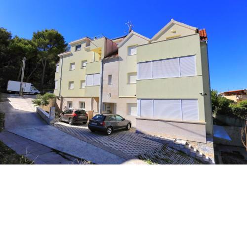 Apartments and rooms with parking space Split - 11623