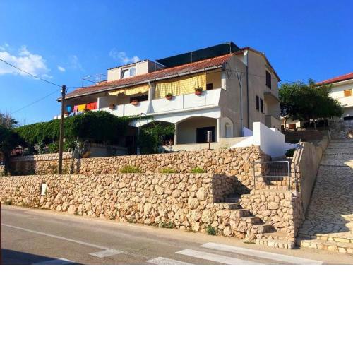Apartments and rooms with parking space Zubovici, Pag - 16063