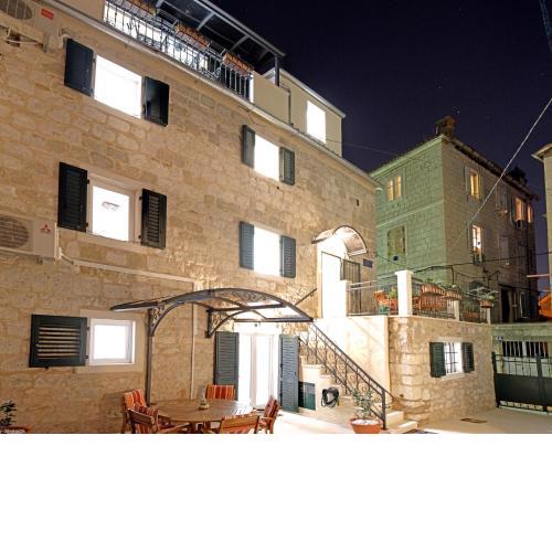 Apartments and rooms with WiFi Split - 16550