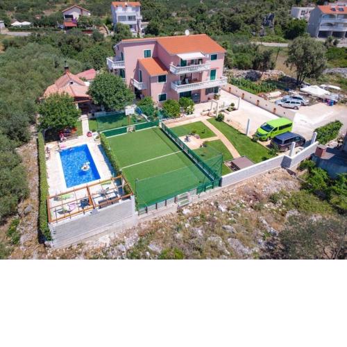 Apartments Ani- pool and hot tub