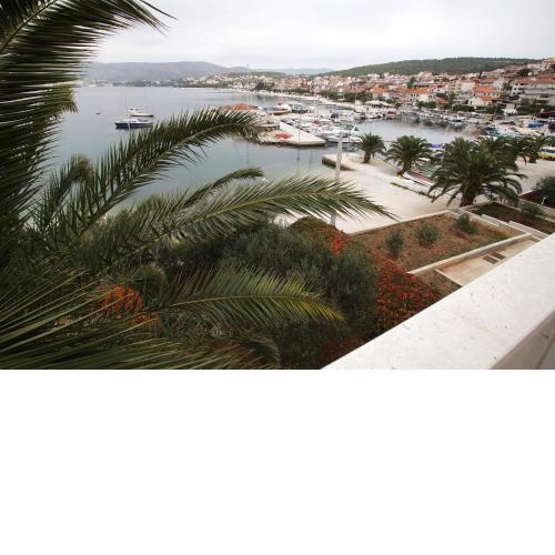 Apartments Antonia-5m from sea