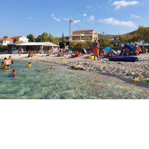Apartments by the sea Arbanija, Ciovo - 1122