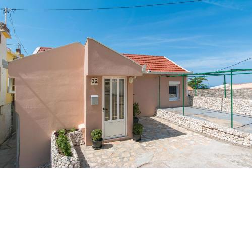 Apartments by the sea Brist, Makarska - 11039