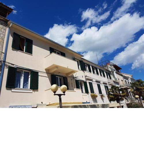 Apartments by the sea Kastel Kambelovac, Kastela - 13349