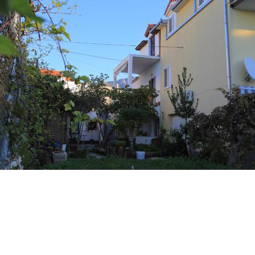 Apartments by the sea Kastel Kambelovac, Kastela - 14364