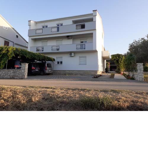 Apartments by the sea Tkon, Pasman - 8302