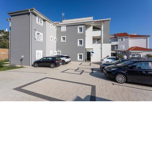 Apartments Crnekovic 8A