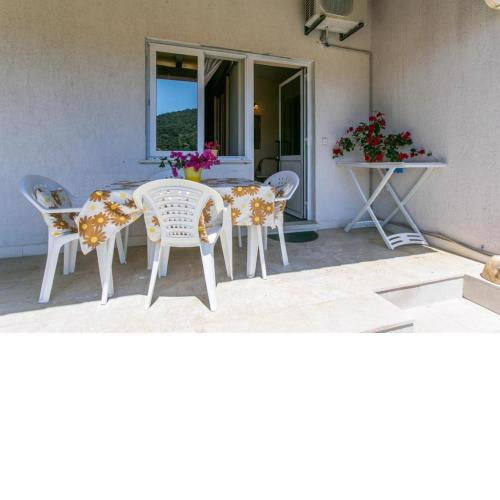 Apartments Elelu