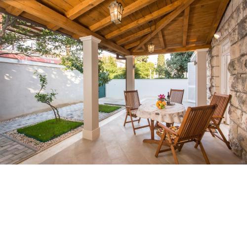 Apartments Gravosa