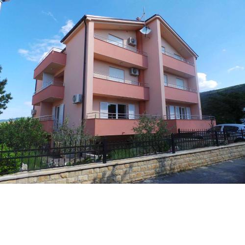 Apartments in Selce 17077