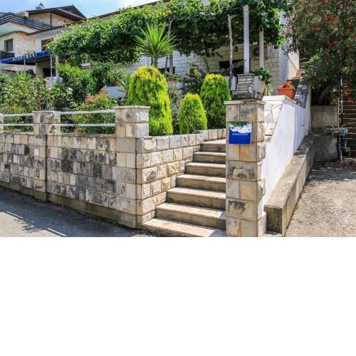 Apartments Ivana - free parking and 100m from the beach