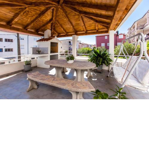 Apartments Ivica
