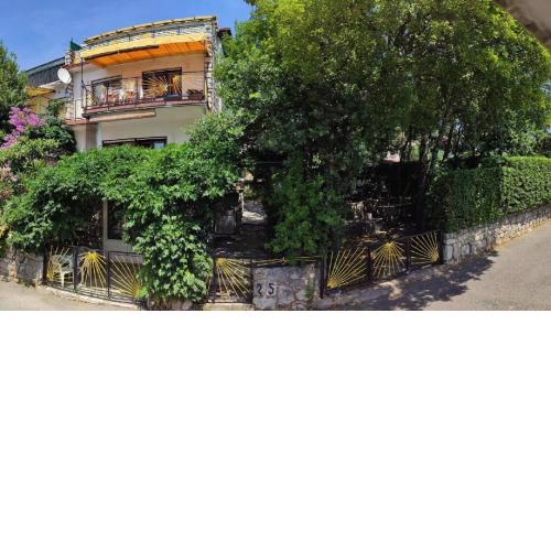 Apartments Ivy - 300 m to the sea