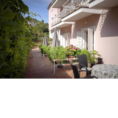 Apartments Josi - 200 m from sea