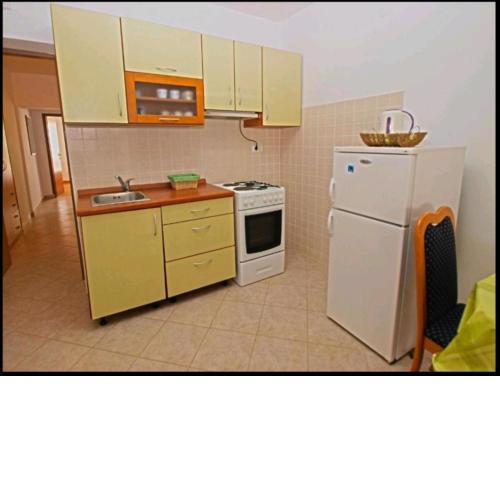 Apartments Lora 2