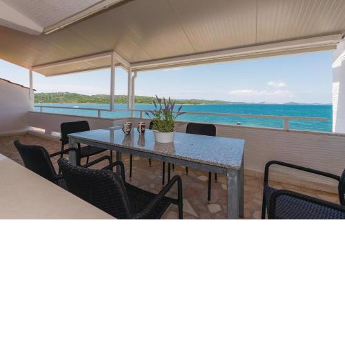 Apartments Lord Pirovac Croatia