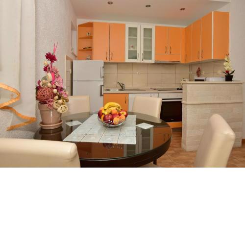 Apartments Luetić