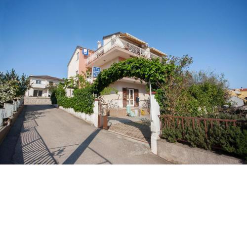 Apartments Maretic