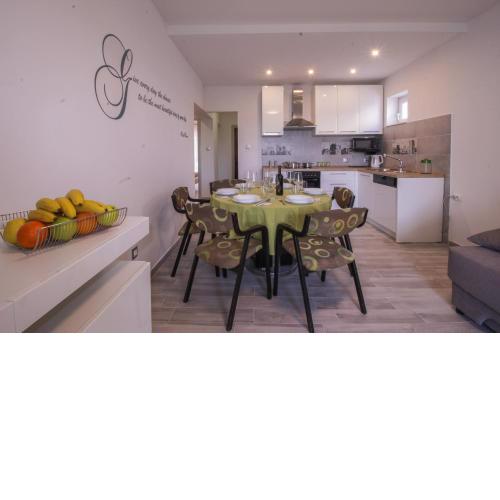 Apartments Meira br4
