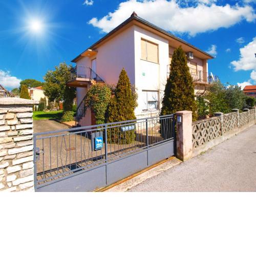 Apartments Mirela 1554