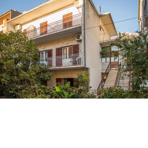 Apartments Nuic 748