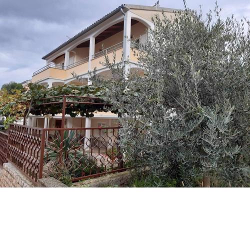 Apartments Ritosa Spadici beach area