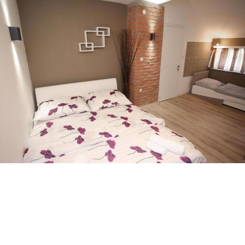 Apartments Rooms PAROMLIN CENTAR