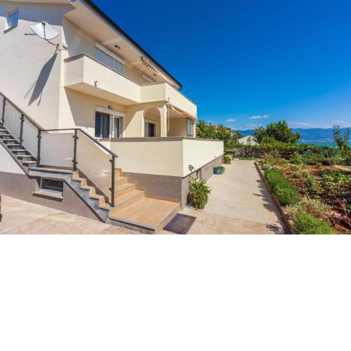 Apartments Star by the sea