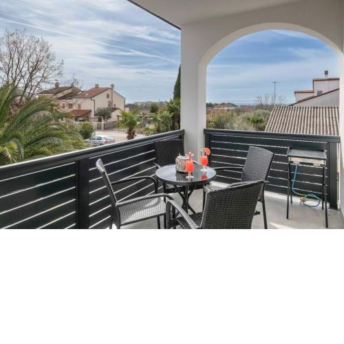 Apartments Villa LiLi - 450m from the beach