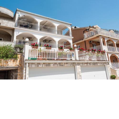 Apartments with a parking space Gradac, Makarska - 15750