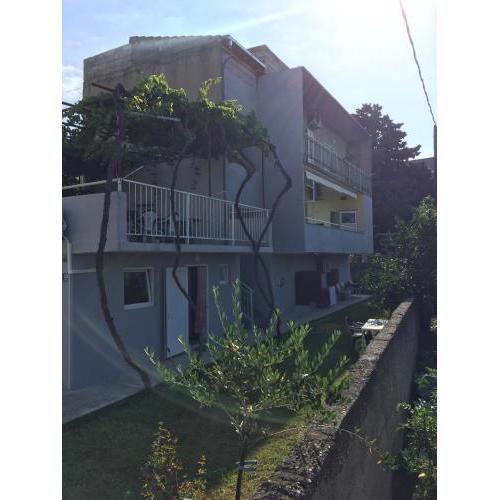 Apartments with a parking space Kastel Kambelovac, Kastela - 11755