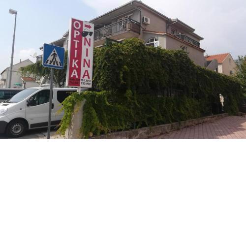Apartments with a parking space Kastel Kambelovac, Kastela - 16757