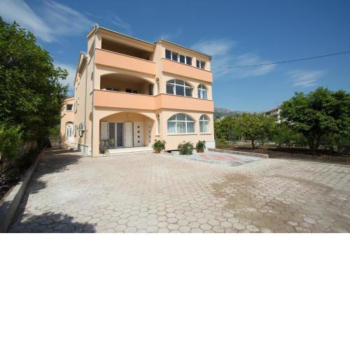 Apartments with a parking space Kastel Kambelovac, Kastela - 21071