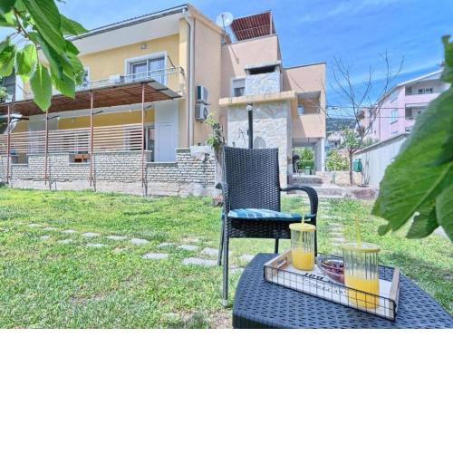 Apartments with a parking space Kastel Luksic, Kastela - 20582
