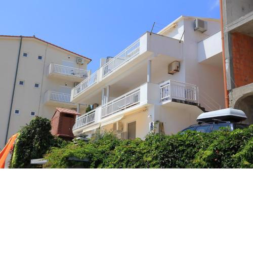 Apartments with a parking space Lokva Rogoznica, Omis - 17395