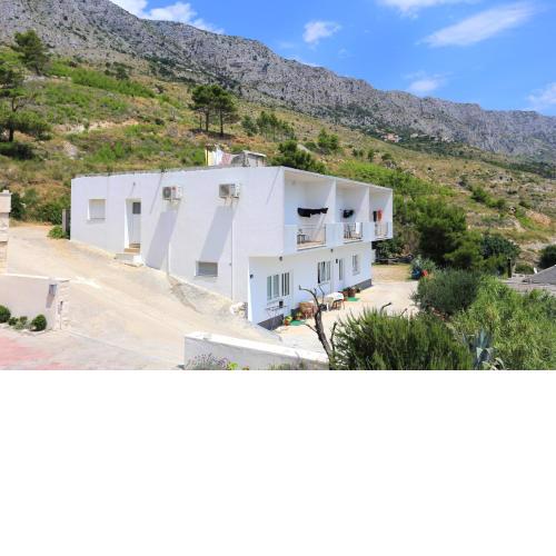 Apartments with a parking space Lokva Rogoznica, Omis - 17645