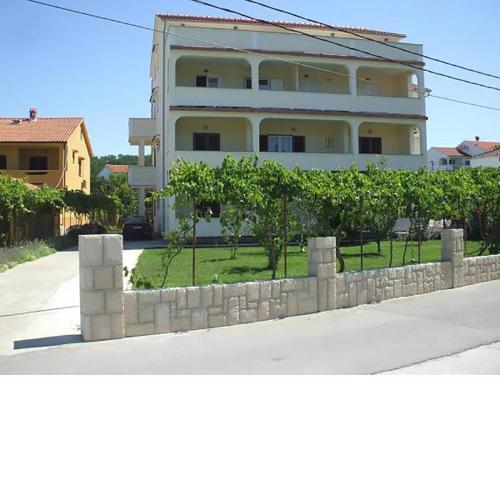 Apartments with a parking space Lopar, Rab - 20644