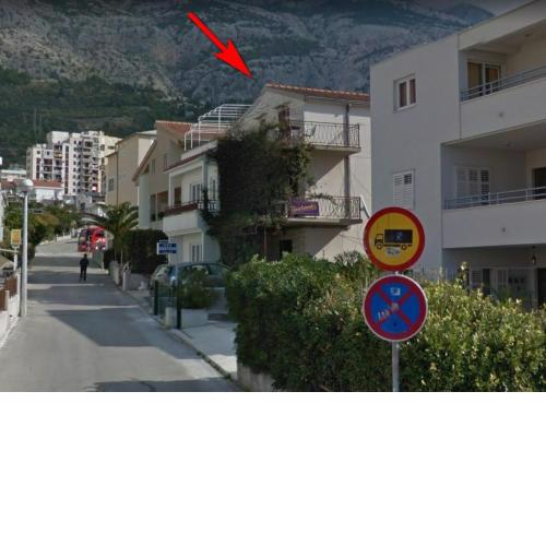 Apartments with a parking space Makarska - 17224