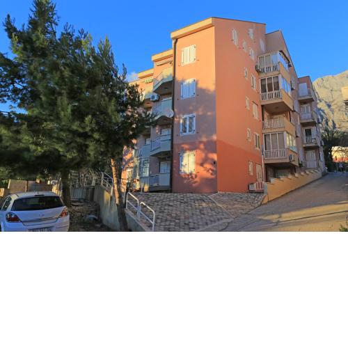 Apartments with a parking space Makarska - 18063