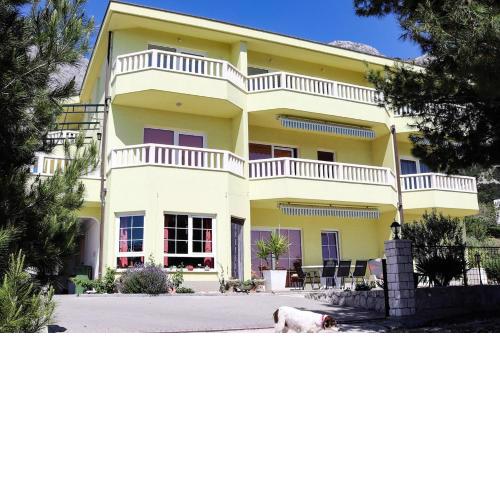 Apartments with a parking space Makarska - 19009