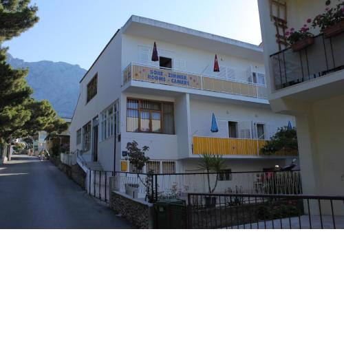 Apartments with a parking space Makarska - 6778