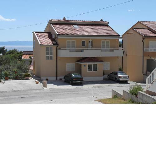 Apartments with a parking space Makarska - 6850
