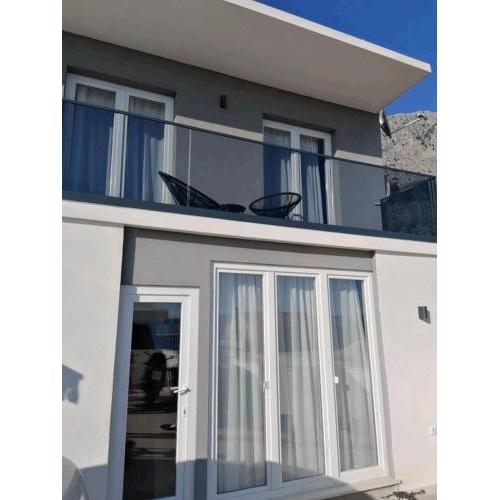 Apartments with a parking space Omis - 20689