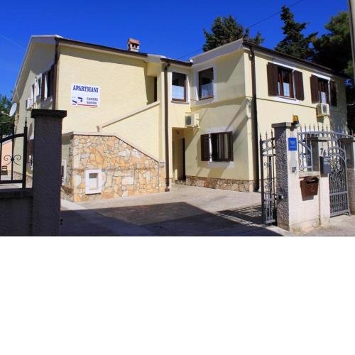 Apartments with a parking space Premantura, Medulin - 2247
