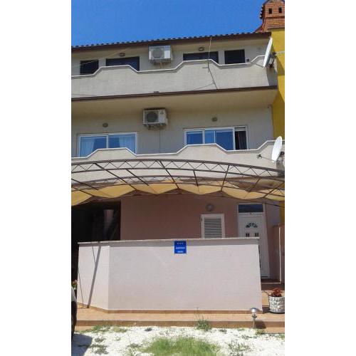 Apartments with a parking space Pula - 15814